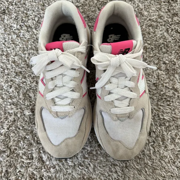 New Balance 57/40 in Pink/white/beige - Image 3