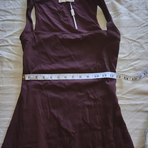Qinsen Elegant Burgundy Sleeveless Dress. - Image 6