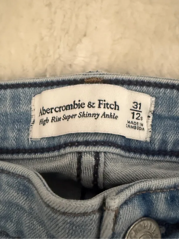 Abercrombie & Fitch Light Blue High-Rise Cropped Button-Fly Jeans Ankle Stretch - Image 3