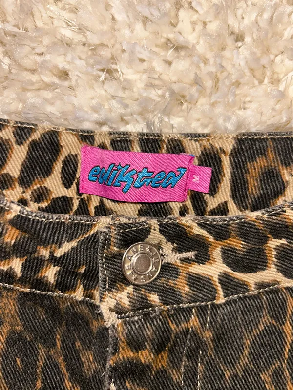 Edikted Jeans Leopard Print Low-Rise - Image 2