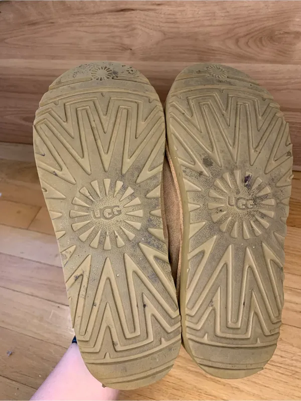UGG Tazman Slippers - Size 7 - Image 7