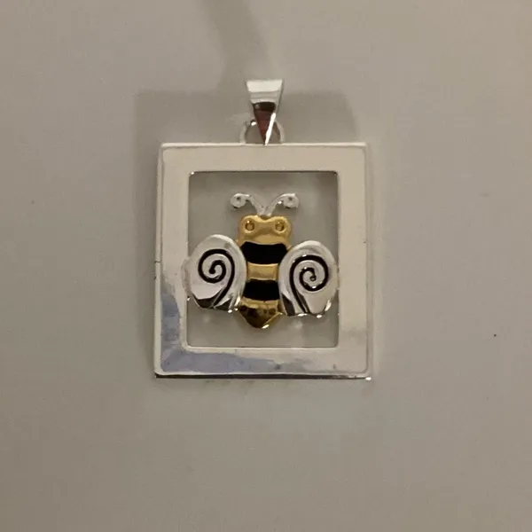 Best mixed metal artisan Bee charm. 1”x1”. - Image 4