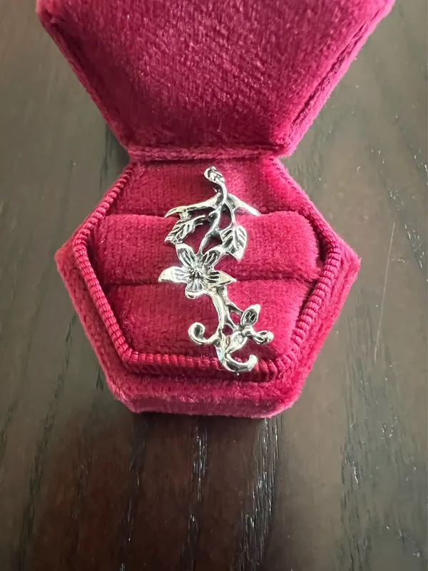 Gorgeous Stainless Steel Silver Intricate Design Statement Ring Size 7 - Image 2