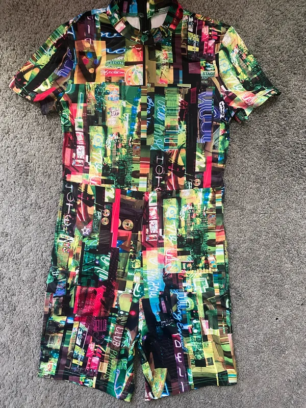 Size medium SHEIN one piece romper city trend  - Image 2