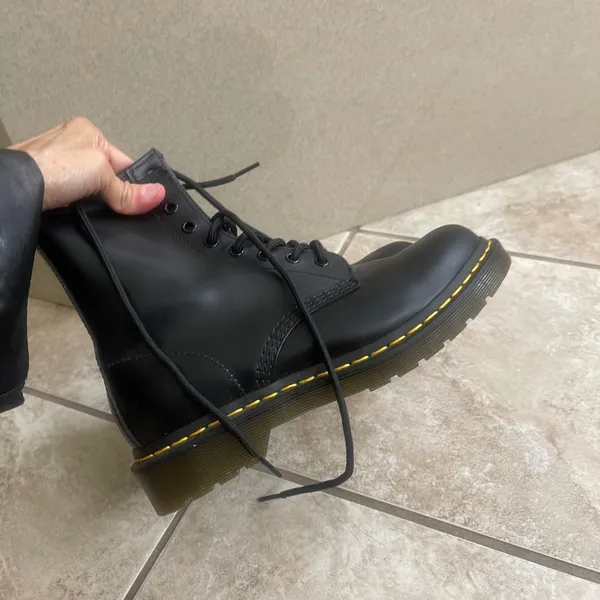 Dr. Martens 1460 W Black‎ Smooth Leather 8-Eye Lace Up Combat Boots Womens 7 - Image 3