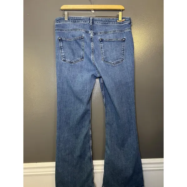 Pilcro Jeans Womens 32P Medium Wash Blue Flare Button Hem Stretch Denim - Image 6