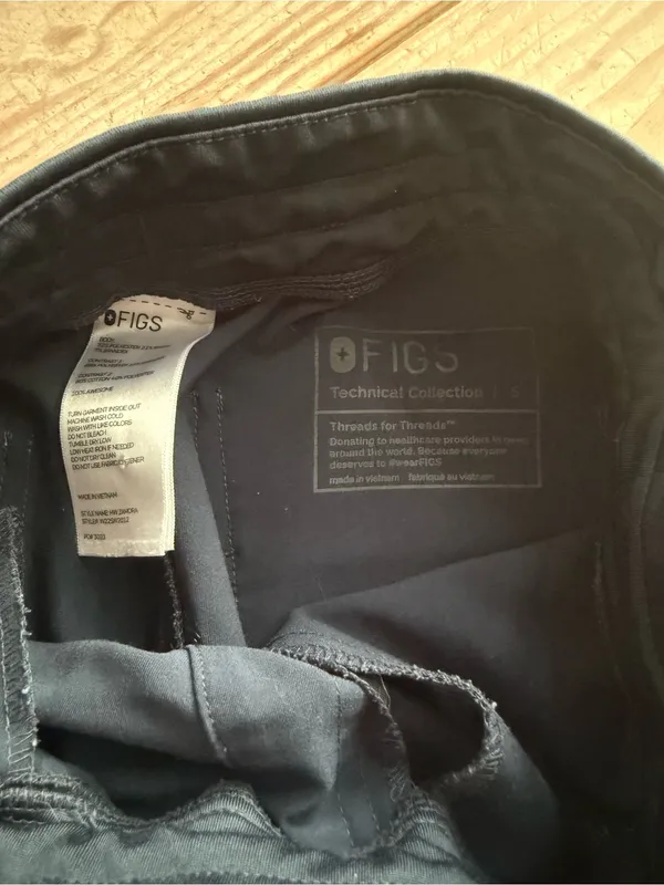 FIGS Zamora Jogger Scrub Pants - Small - Image 2