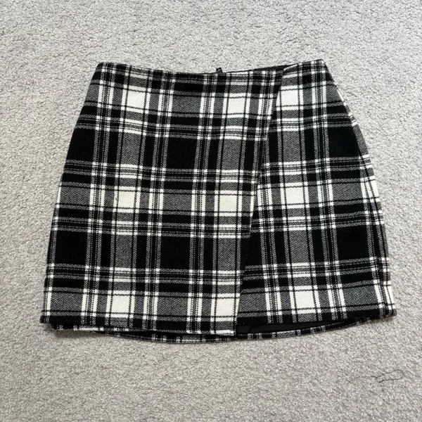 Hollister Black and White Asymmetrical Plaid Mini Skirt - Image 2
