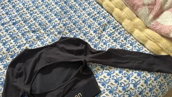 Lululemon long sleeve black shirt - Image 7