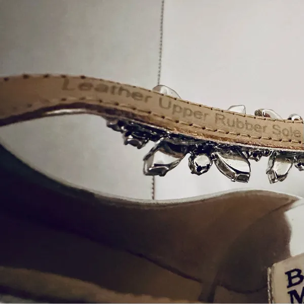 Badgley Mischka Embellished Feather Crystal Rhinestone Flat Sandals Womens Sz 9 - Image 5