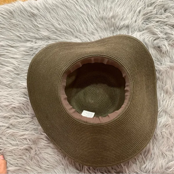 woman's Floppy Beach Hat - Image 4