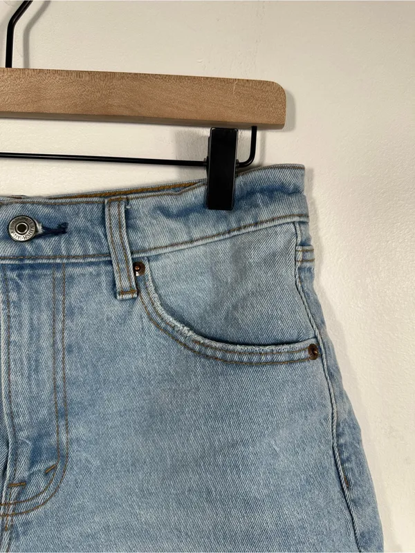 Abercrombie & Fitch‎ The Mom Short High Rise Denim Cutoff Shorts Size 28 / 6 - Image 6