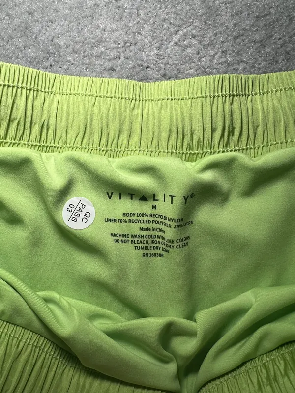 Balance Athletica Vitality Surface Run Lime Short Size Medium - Image 5