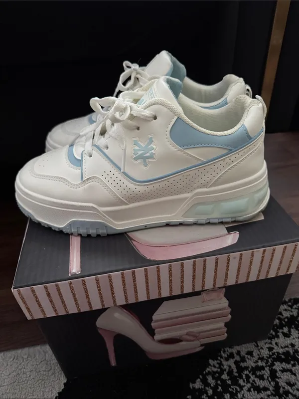 Zoo York White Women's Sneakers with Light Blue Accents - Image 4