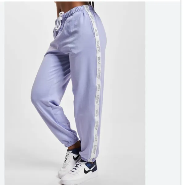 NWT Levi's Graphic Minimal Taping Laundry Sweat Pants Lilac XXL - Image 2