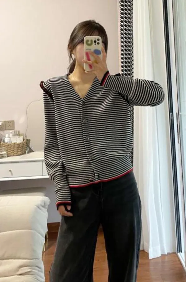 Sweater / Cardigan Size M - Image 3