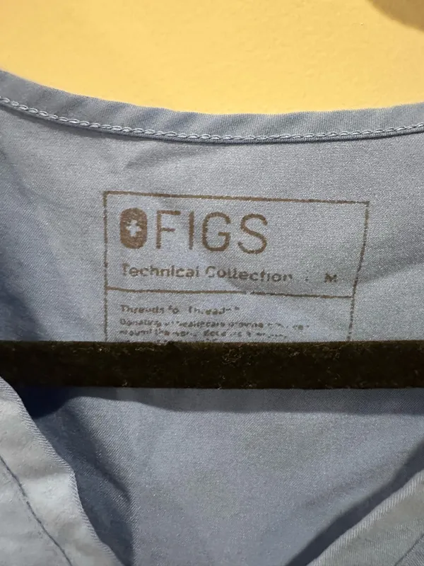 FIGS Casma Three-Pocket Scrub Top Ceil Blue - Image 9