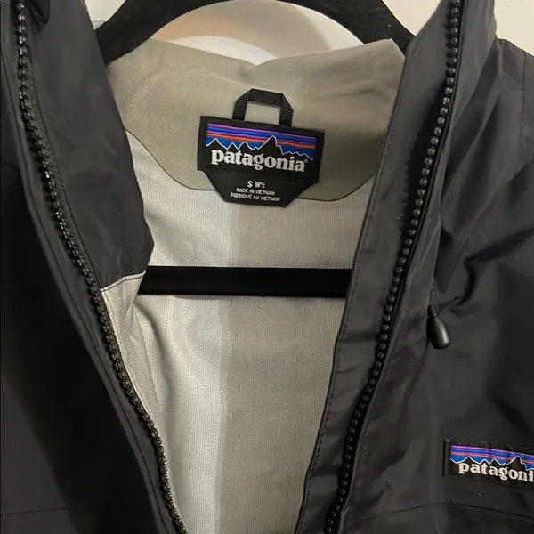 Patagonia NWOT, Women's Black Jacket - Image 4
