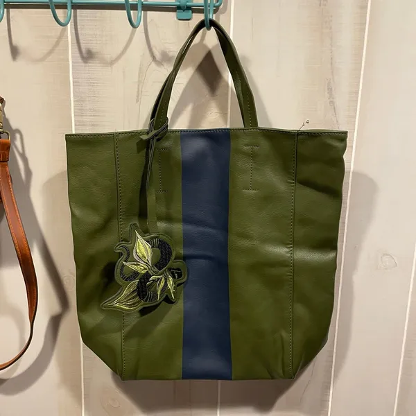 Cute olive stripe boujee Saks vegan leather shopper tote floral bag tag - Image 10