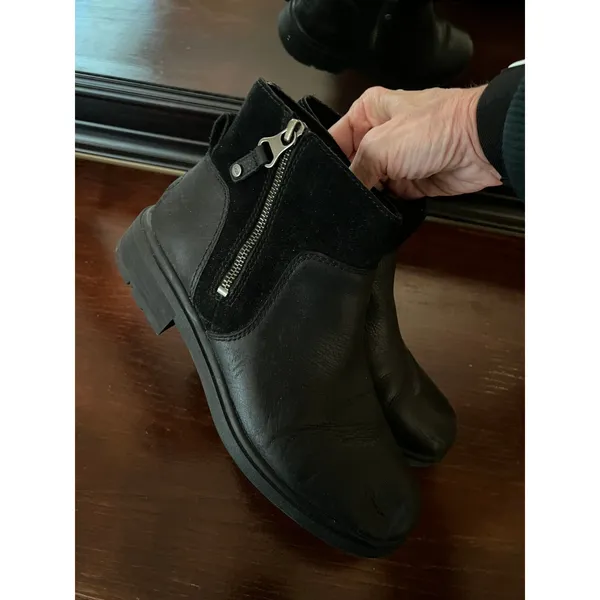 UGG Ankle Boots Women 9.5‎ Black Leather Suede Mixed Media Zipper Casual Booties - Image 4