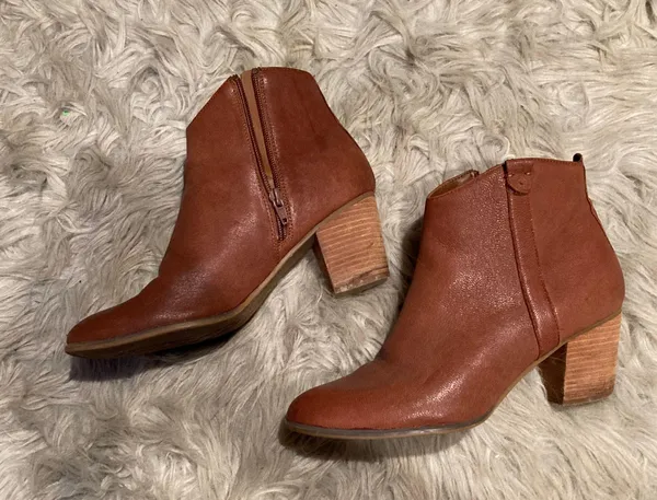 Brown Fall Boots Size 9 - Image 2