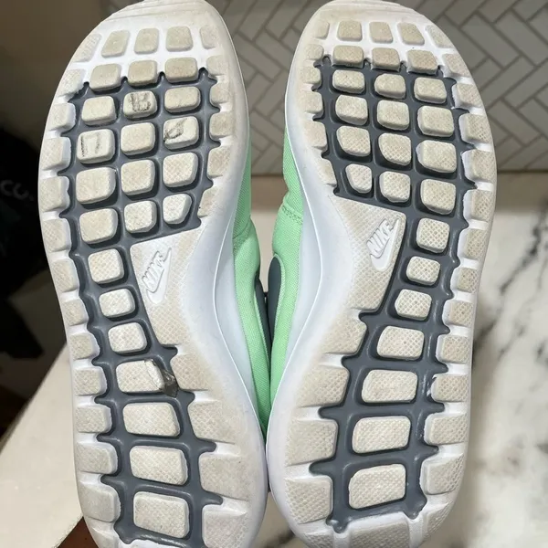 Nike Roshe Two Running Shoes Fresh Mint Green Women's Size 9 (844931-303) - Image 4