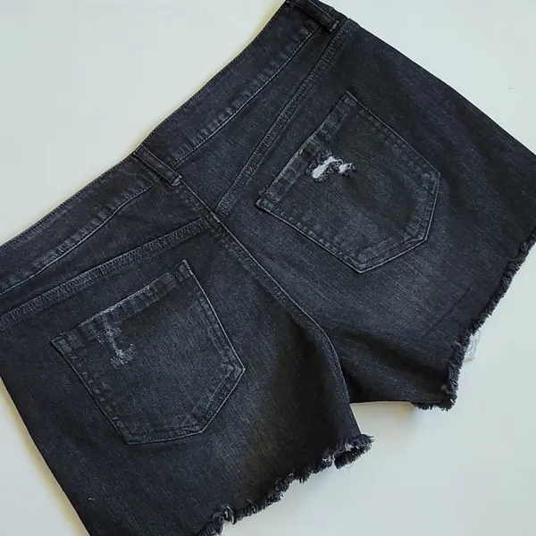 Zumiez Empyre distressed denim shorts size 10 - Image 4
