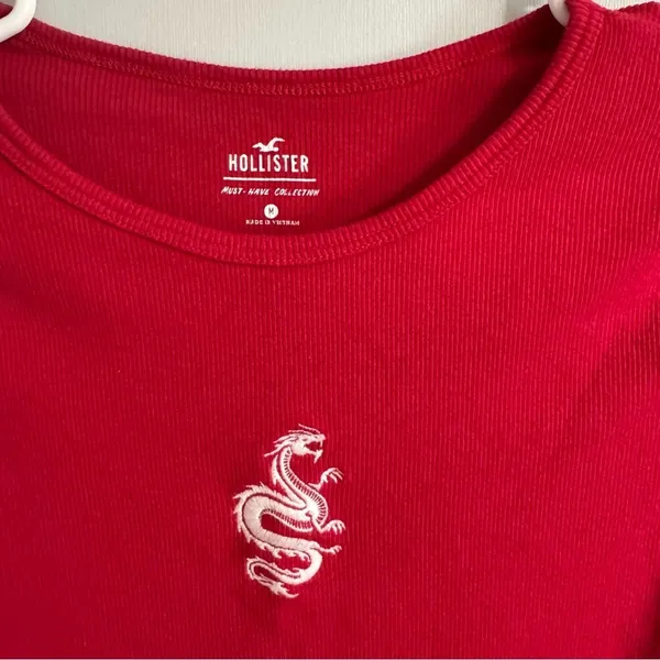 Hollister Red Dragon Long Sleeves Shirt in Size Medium - Image 3