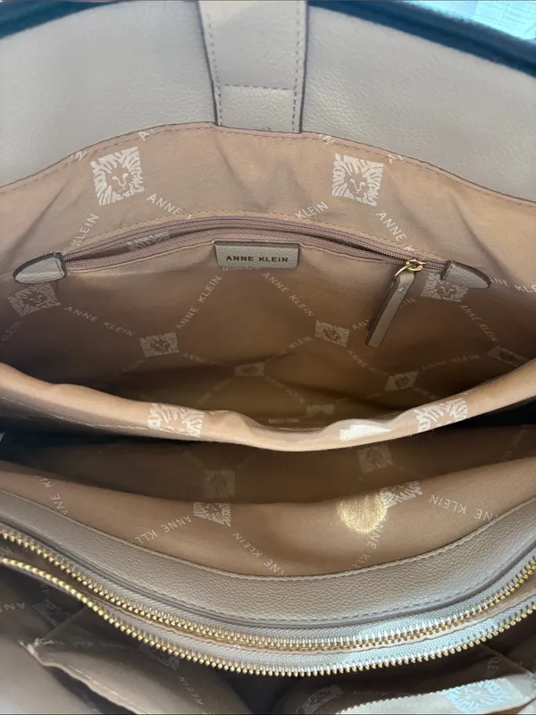 Anne Klein Cream Tote with Black Handles and Gold Hardware - Image 4
