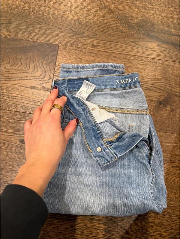American Eagle Jeans Outfitters - Image 4