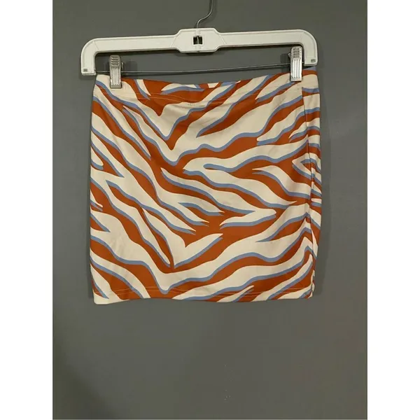 Shein X Patterned Mini Skirt Size Medium - Image 2