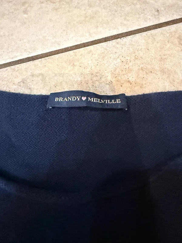 Brandy Melville crop top long sleeve - Image 2