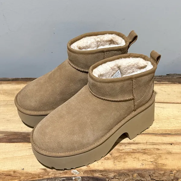 *NEW* UGG The Classic Ultra Mini New Heights‎ Boot Size 8 A52 - Image 4