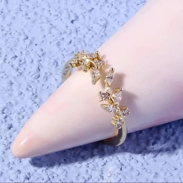 Gorgeous Delicate Jeweled gold ring Size 6 - Image 4