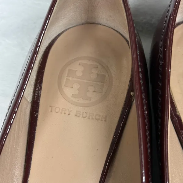 Tory Burch Reva Ballet Flats Burgundy Patent Leather Gold Medallion Womens‎ 7M - Image 4