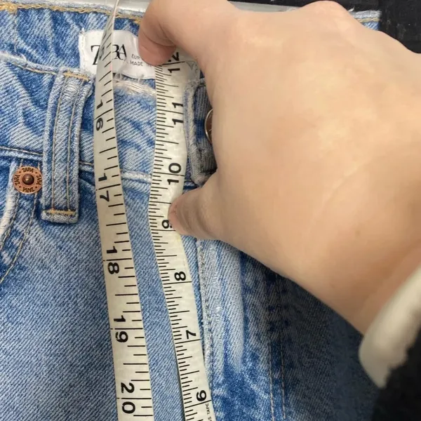 ZARA High Rise Blown Knee Straight Leg Jeans Light Wash Size‎ 4 - Image 6