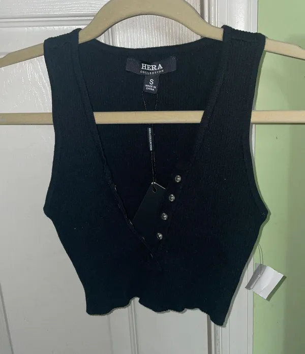 Edge Black Button-Up Crop Tank - Image 5