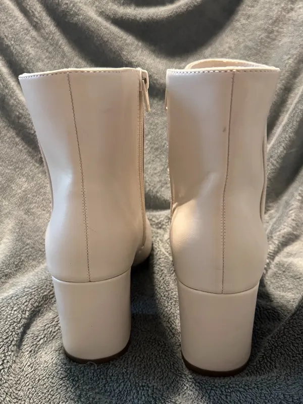 SO Rayven Bone Block Heel Ankle Boots – Size 7 - Image 5