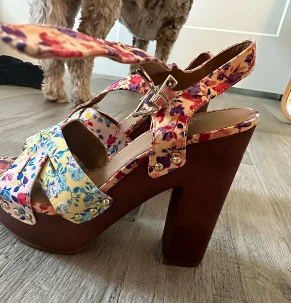 Gianni Bini Chunk Heels - Image 4