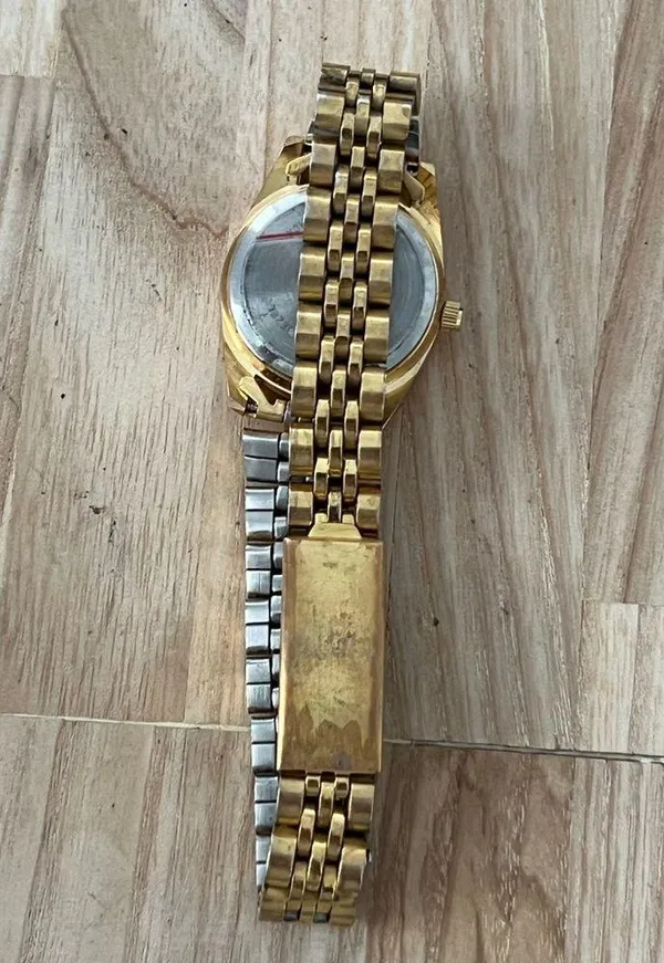 CG Ladies Watch Vintage Gold Tone Bracelet Silver Dial - Image 7