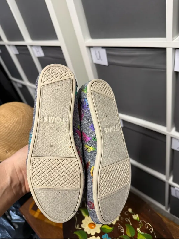 TOMS Women’s Gray Foil Butterfly Slip-On Shoes - Image 6