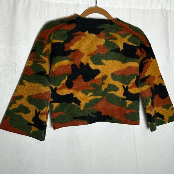 Madewell Merino Wool Bunny Rabbit Camo‎ Print Flare Bell Sleeve Cropped Sweater - Image 3