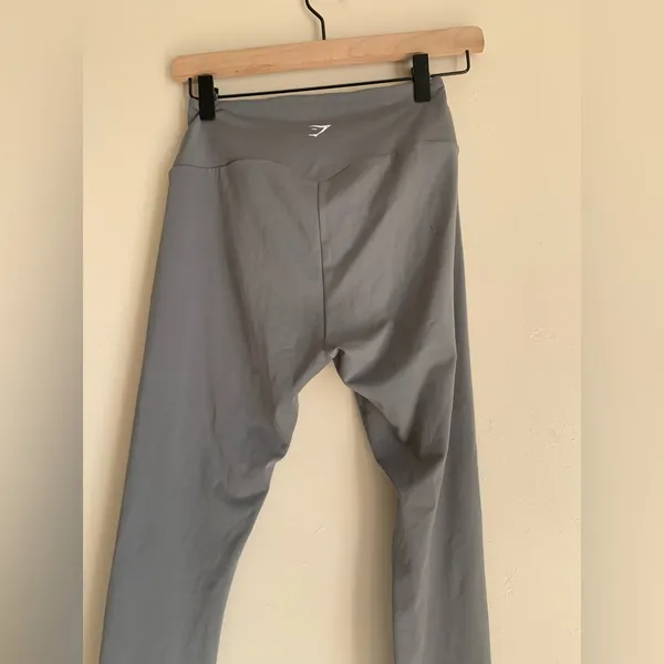 Gymshark Charcoal Leggings Pants Bottoms Women Size Medium Athletic Wear - Image 2