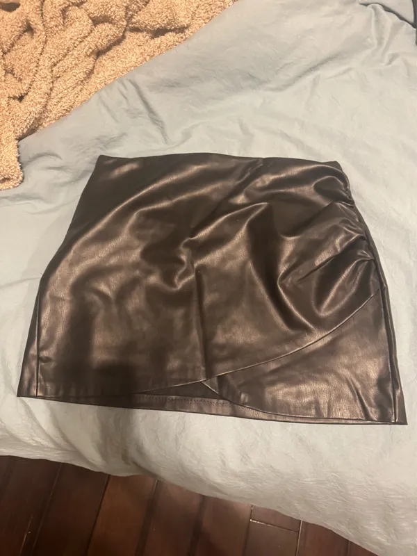 Zara faux leather wrap skirt - Image 4