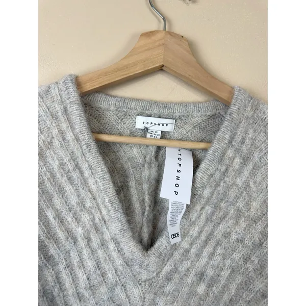Topshop Women’s Light Grey Ribbed V Neck Sweater Size XS NWT Cozy - Image 3