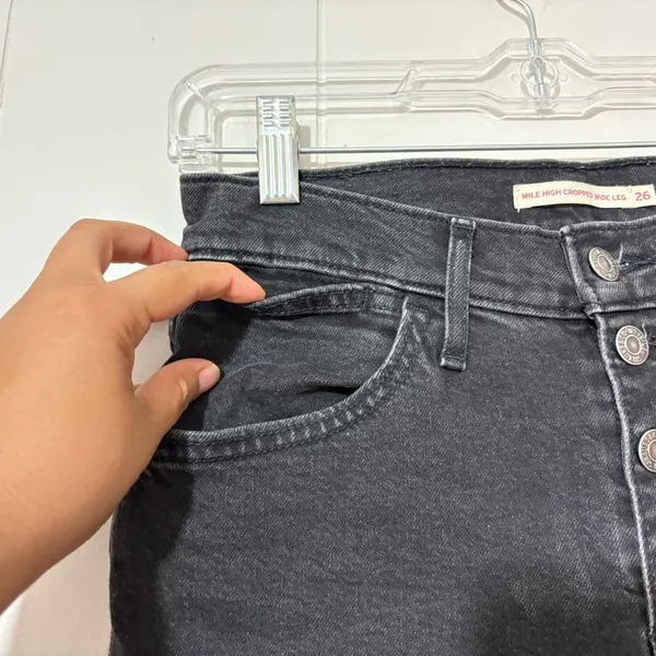 Levi’s Mile High Wide Leg Crop Jeans Black Button Fly Raw Hem High Rise Size 26 - Image 7
