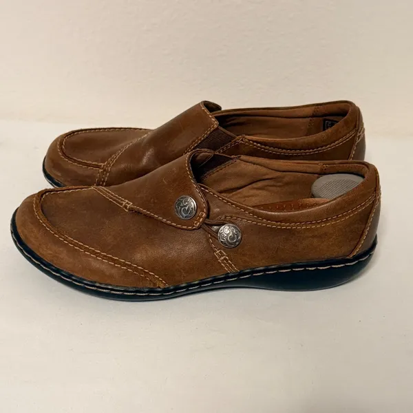 Clarks Ashland Lane Loafers Sz 6 Leather Unstructured Button Slip On Shoes - Image 3
