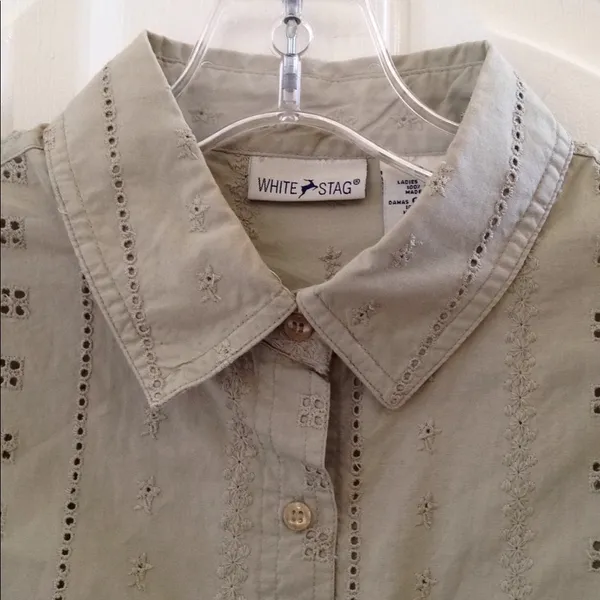 FINAL MARKDOWN Ladies White Stag LS Embroidered Blouse small - Image 2