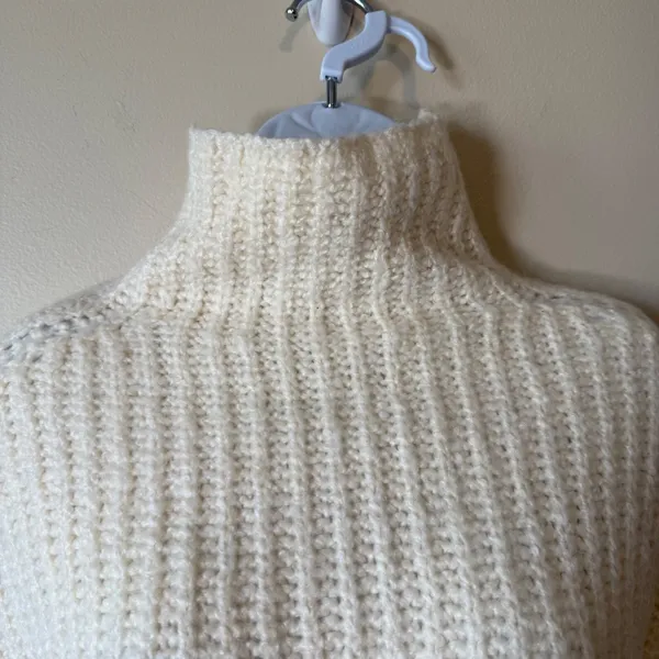 Abercrombie & Fitch Womens Colorblock Turtleneck Sweater Cream‎ Beige SmallNWT - Image 2