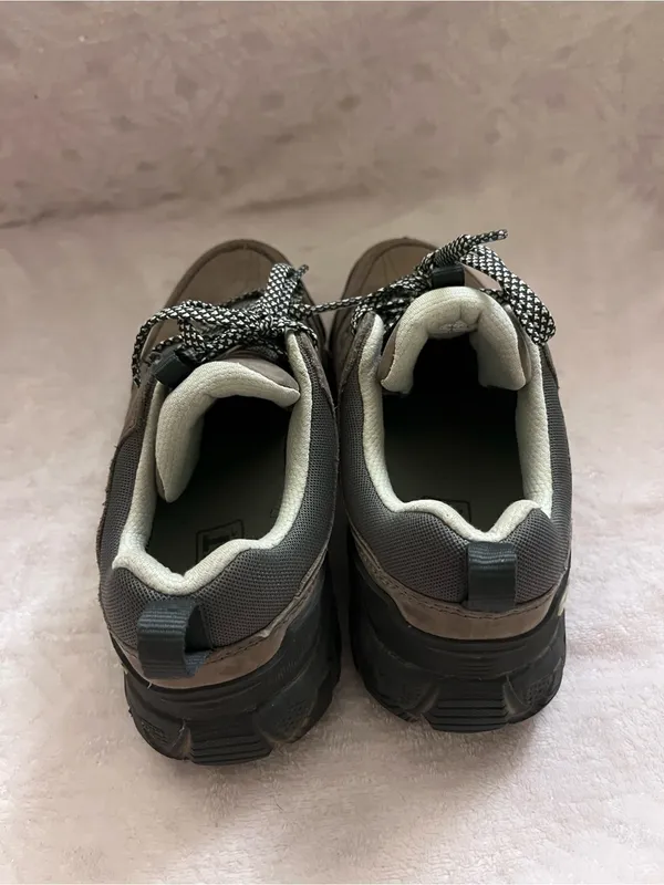 Women’s Oboz Sawtooth X Low B-DRY hiking size 7 - Image 3